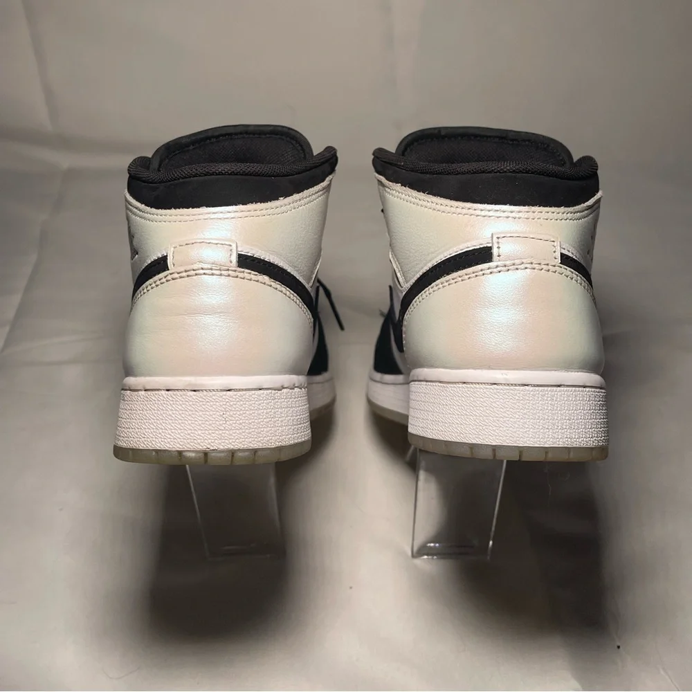 Size 5.5 GC Jordan 1 Mid
“Diamond Shorts” Colorway
No box - Picture 4 of 5